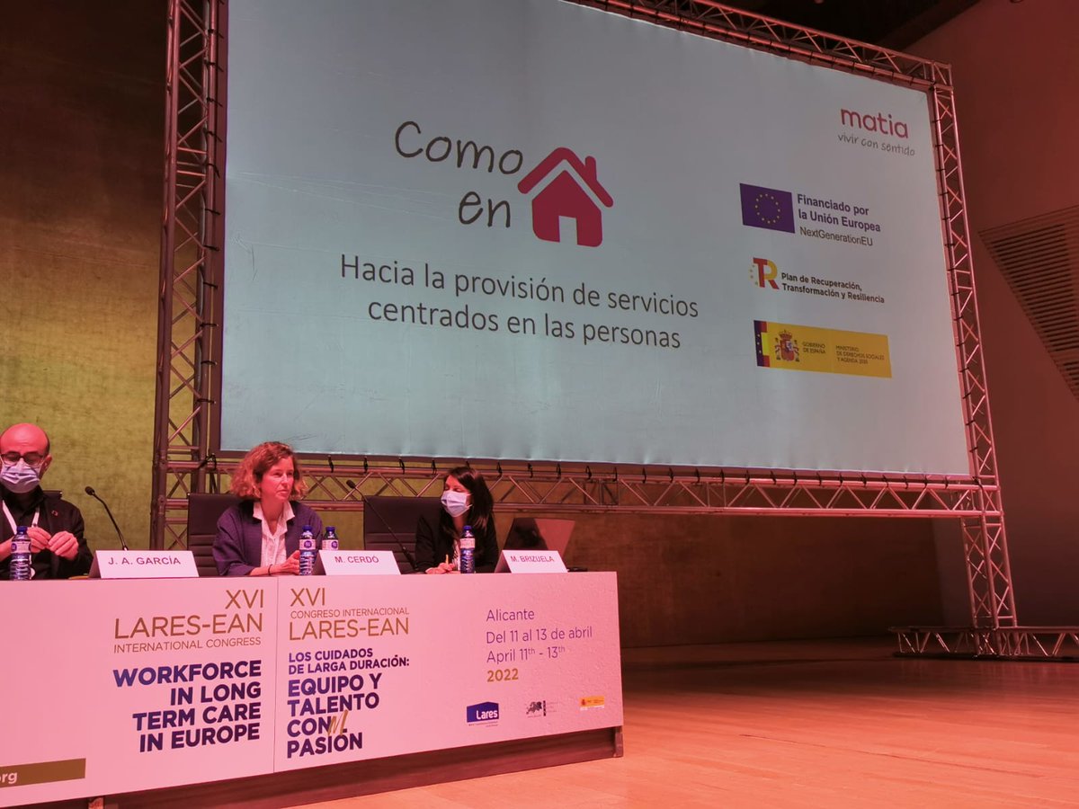 Laresmayores's tweet photo. María Francesca Cerdó, de @MatiaFundazioa, inicia la mesa redonda "Experiencias innovadoras y de investigación en torno al nuevo modelo de cuidados" : "Las personas que viven en #residencias deben decidir cómo quieren ser #cuidadas".
#Allídondenadiellega https://t.co/I8qrUrZhhk