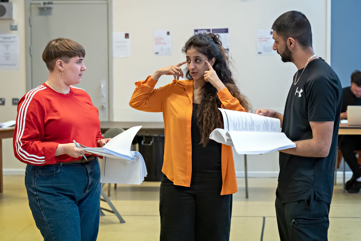 👀 This is a rehearsal room we want to be in! 

Look at the company of I WANNA BE YOURS creating the world of ‘Ella &amp; Haseeb.’ 

Written by <a href="/ziaahmedx/">zia</a>, directed by @SameenaHX1 and starring <a href="/EvaScott91/">Eva Scott</a> &amp; @SMunawaz995. 

📸<a href="/RoblingPix/">Robling Photography</a> 
📅29 Apr – 14 May
🎟️bit.ly/3uENXhk