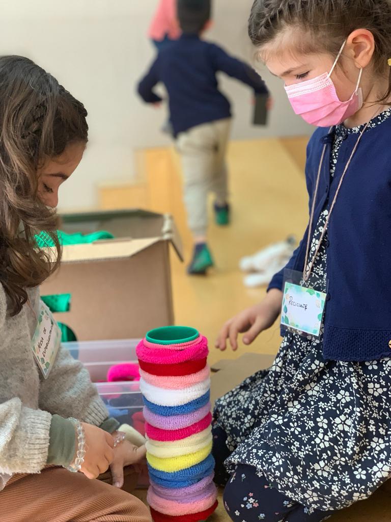 EMPI_Infantil's tweet photo. ✨ En la Escuela de Vacaciones hay tantas responsabilidades como niños y niñas.

Cada  mañana los chicos y chicas vienen a jugar y, juntos, elegimos qué responsabilidad le apetece a cada cual llevar a cabo ese día: https://t.co/Uf2Fou9VMK