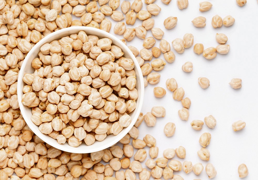 GlobalPulsesGPC's tweet photo. With Russia out of the picture, kabuli chickpea prices are rising. Prior to its war in Ukraine, Russia had kept prices in check by offering cheaper chickpeas. Now buyers are scrambling to find other suppliers. US 9mm going for $1,375 MT.

#GPCChickpeas
https://t.co/87uX7WaTDw https://t.co/cBMWOmEFw9