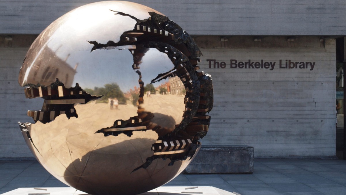 tcdglobal's tweet image. Our #WelcomeToTrinity guide will provide you with all the info you need on living in Dublin, and what to expect from your time in Trinity. Check it out at: tcd.ie/study/assets/P…  @TCDGlobalRoom @TrinityCSC @tcdsu @tcdalumni @TrinityGSU @TCDTangent