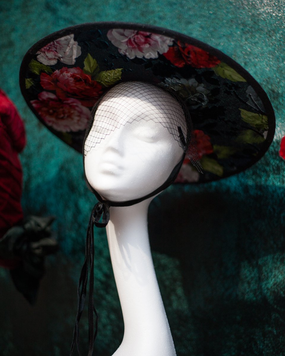 XTerrace's tweet image. Paloma 🌺 Inspired by United States. Inspired by Spain crafted by Laura Del Villaggio @MilliStarr 🇺🇸

📸 by @HUMBLEmag taken at @XTerrace  @LondonHatWeek  The Great Hat Exhibition "World Garden" 🌼🌺

#headpiece #fascinators #millinerymaker #hatshop #hatlover #millinerydesign