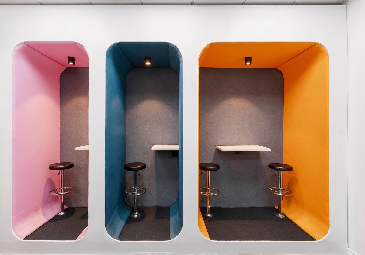The office booths idea was to create a space within the shared spaces of the office that can guarantee a minimum level of privacy and discreteness without hampering the concentration of the people who keep working outside these spaces.