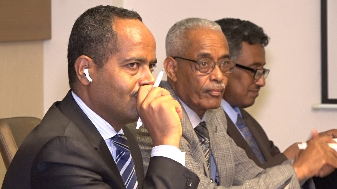 RadioDalsan1's tweet photo. #Somali Minister of Transport and Civil Aviation @duranfarah has today officially opened a meeting between senior officials of @SomaliCAA and #Ethiopian Civil Aviation Authority led by the DG Getachew Mengiste to discuss ways to enhance cooperations between the two agencies. https://t.co/RJLoNEbMNr