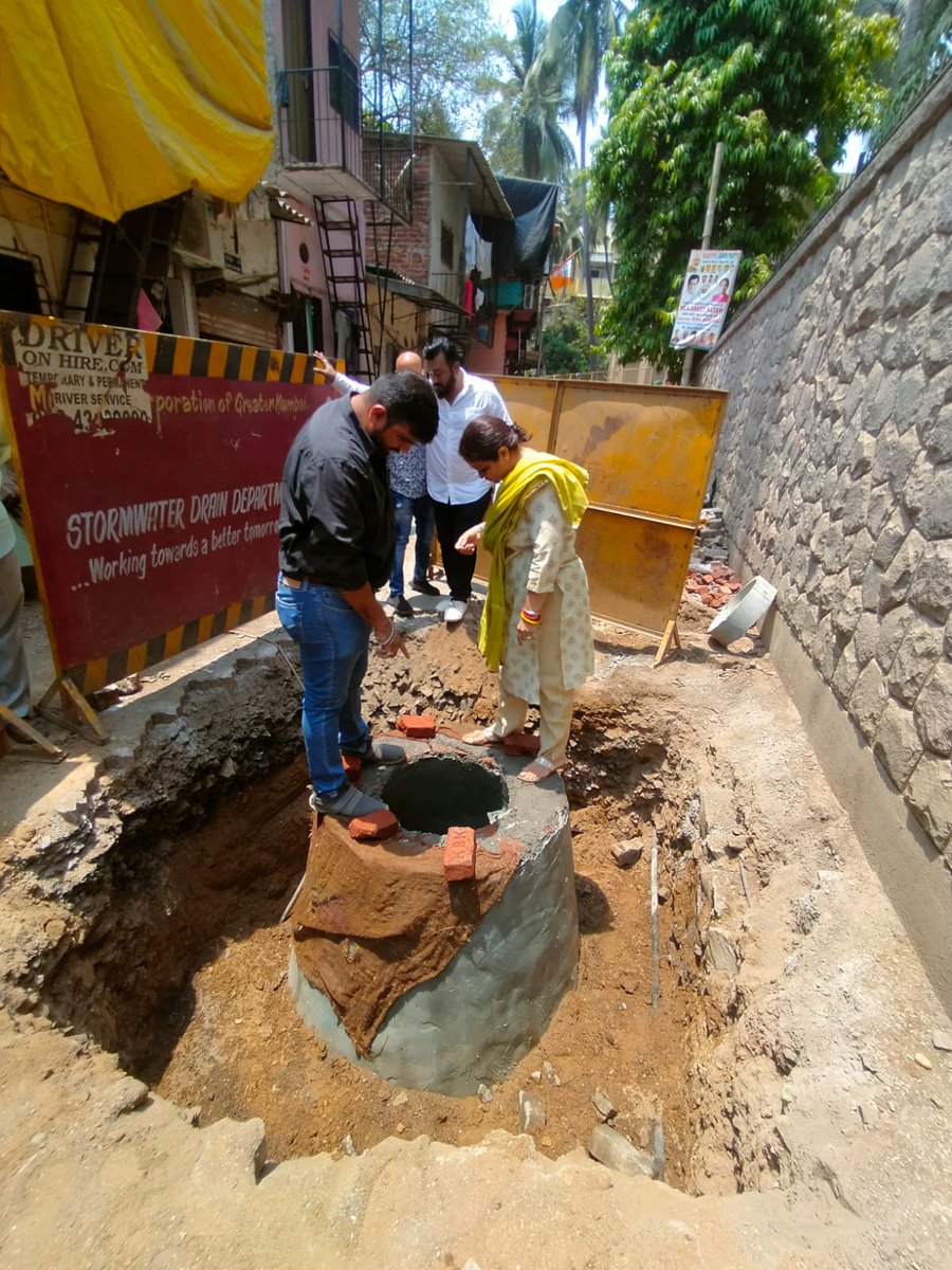 renu_hansraj's tweet photo. Took an inspection at Amrutlal Wadi to resolve Sewage issues faced by locals. The work has commenced and post Sewage work the repairs to the road will be carried out to provide relief to the locals. https://t.co/X6jgg42K1N