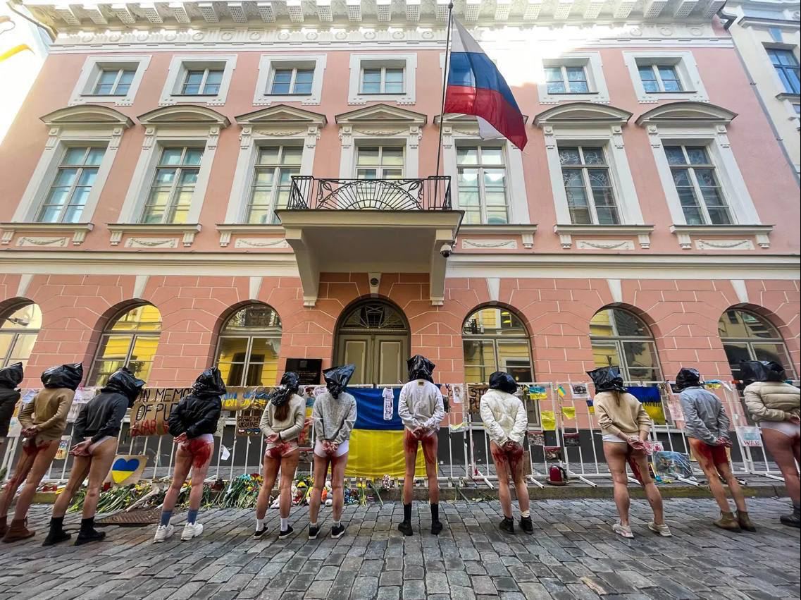 ua_parliament's tweet photo. 🇪🇪 In #Tallinn, women arranged a demonstration next to the Russian embassy to protest against the mass rape of Ukrainian women by Russian soldiers.
World must know the truth!

Photo: Priit Mürk / ERR

#StopPutin #StopRussia #StandWithUkraine https://t.co/vxQas1vig0