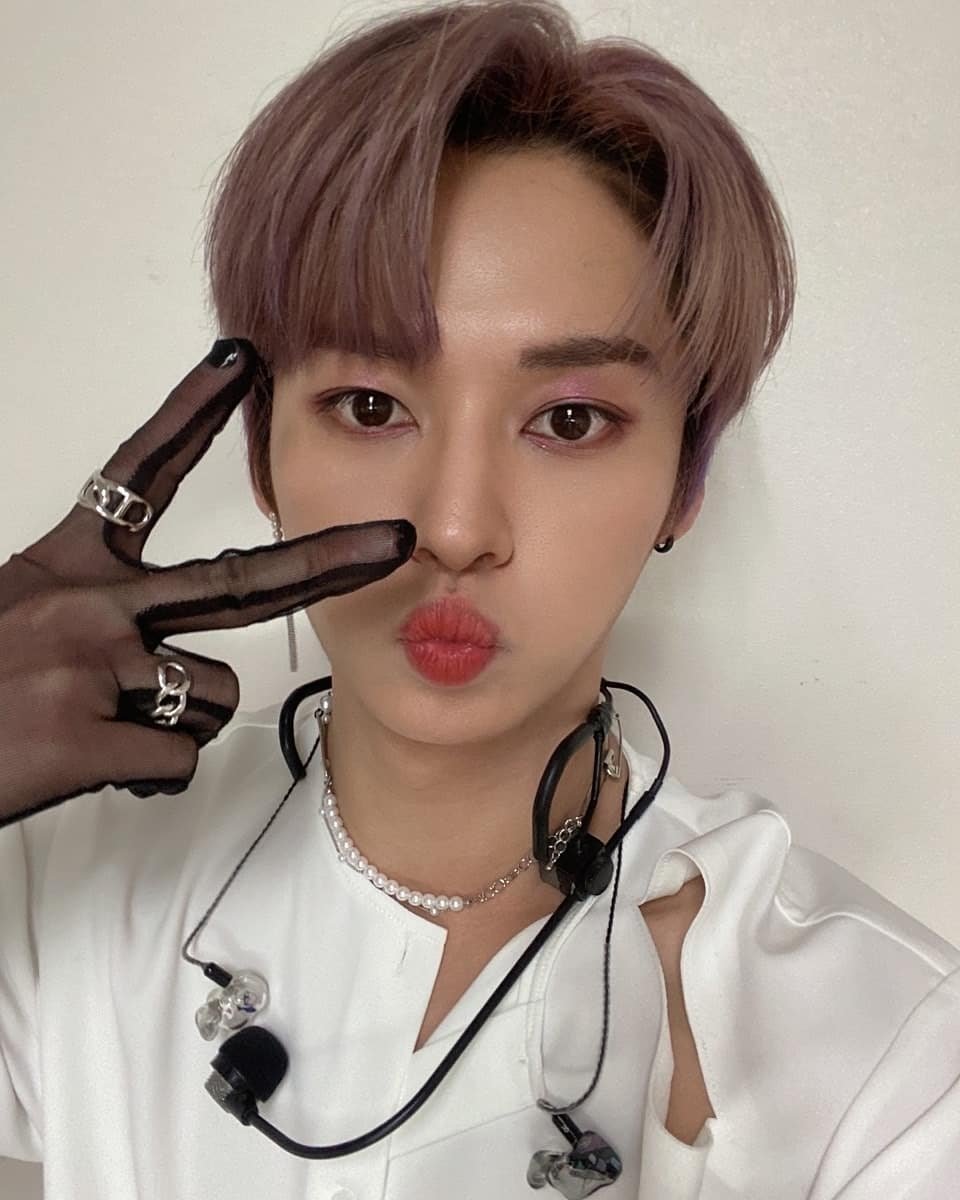 LeeKnowFr's tweet photo. 13.04.2022 | Instagram 

C'est MaManNiBangAc* yahou!!!!! 
Au revoir Inkigayo ✋
#LeeKnowIsCute 
*Lee Know à Combiné Maniac (매니악) et dernière performance (막방)

©Realstraykids
Trd: C9 &amp; Lee Know France https://t.co/6u4EaAA7XM
