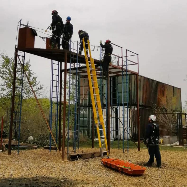 En las instalaciones de 𝗚𝗿𝘂𝗽𝗼 𝗙𝗼𝗿𝘁𝗲𝗺 se imparten todo tipo de cursos para la 𝗳𝗼𝗿𝗺𝗮𝗰𝗶𝗼́𝗻 𝘁𝗲́𝗰𝗻𝗶𝗰𝗮 𝗲𝗺𝗲𝗿𝗴𝗲𝗻𝗰𝗶𝗮𝘀, en este caso, turno de los Bomberos 🔥🧯
