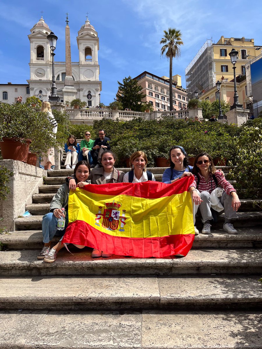 AledoUniv's tweet photo. Por fin volvemos a Roma 🇮🇹 😍

Disfrutando del #UNIV, viviendo nuevas experiencias y pasando unos días increíbles 🙌🏻

#AledoUniversitario #Roma https://t.co/VwSYt2fveu