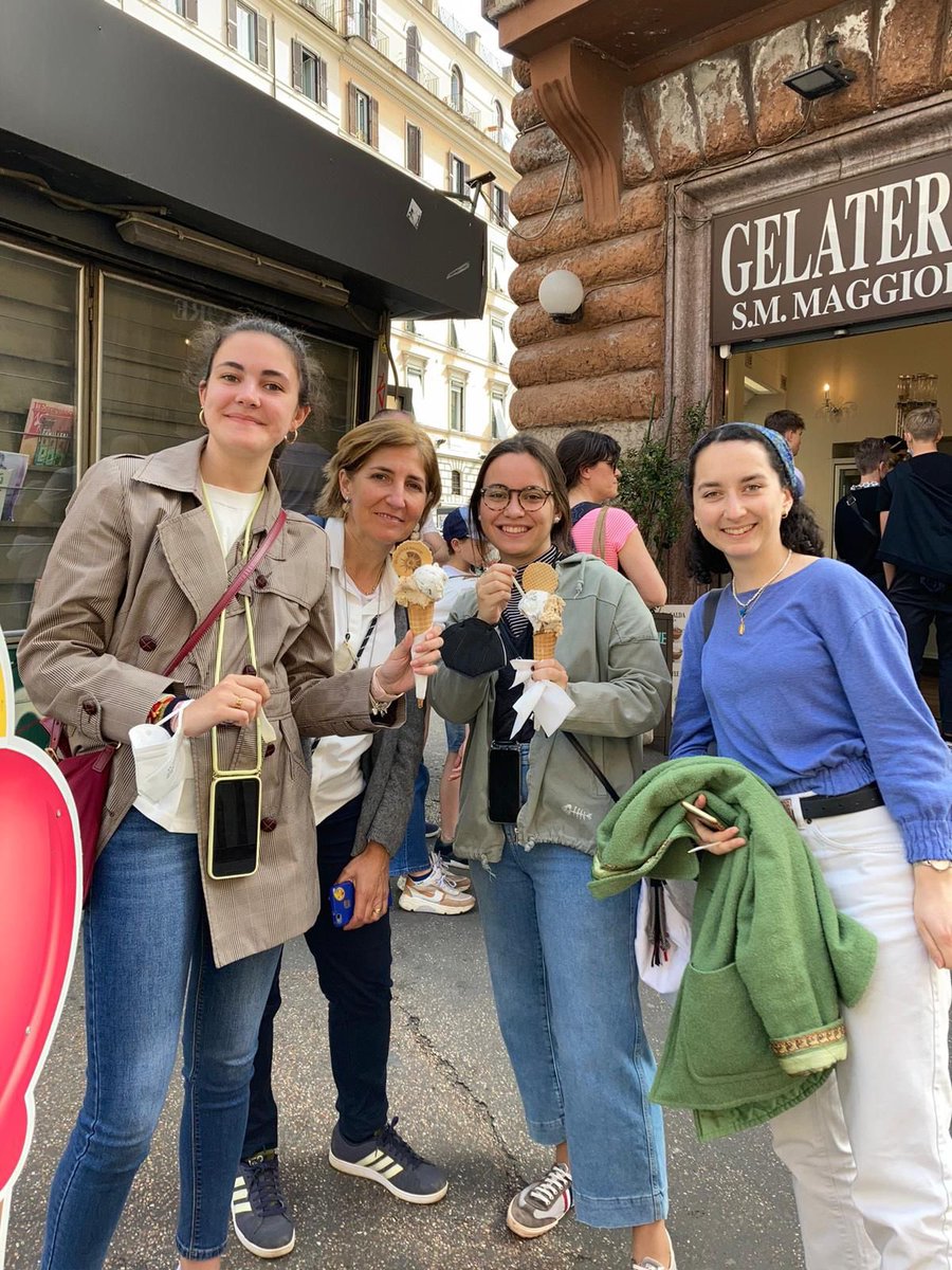 AledoUniv's tweet photo. Por fin volvemos a Roma 🇮🇹 😍

Disfrutando del #UNIV, viviendo nuevas experiencias y pasando unos días increíbles 🙌🏻

#AledoUniversitario #Roma https://t.co/VwSYt2fveu