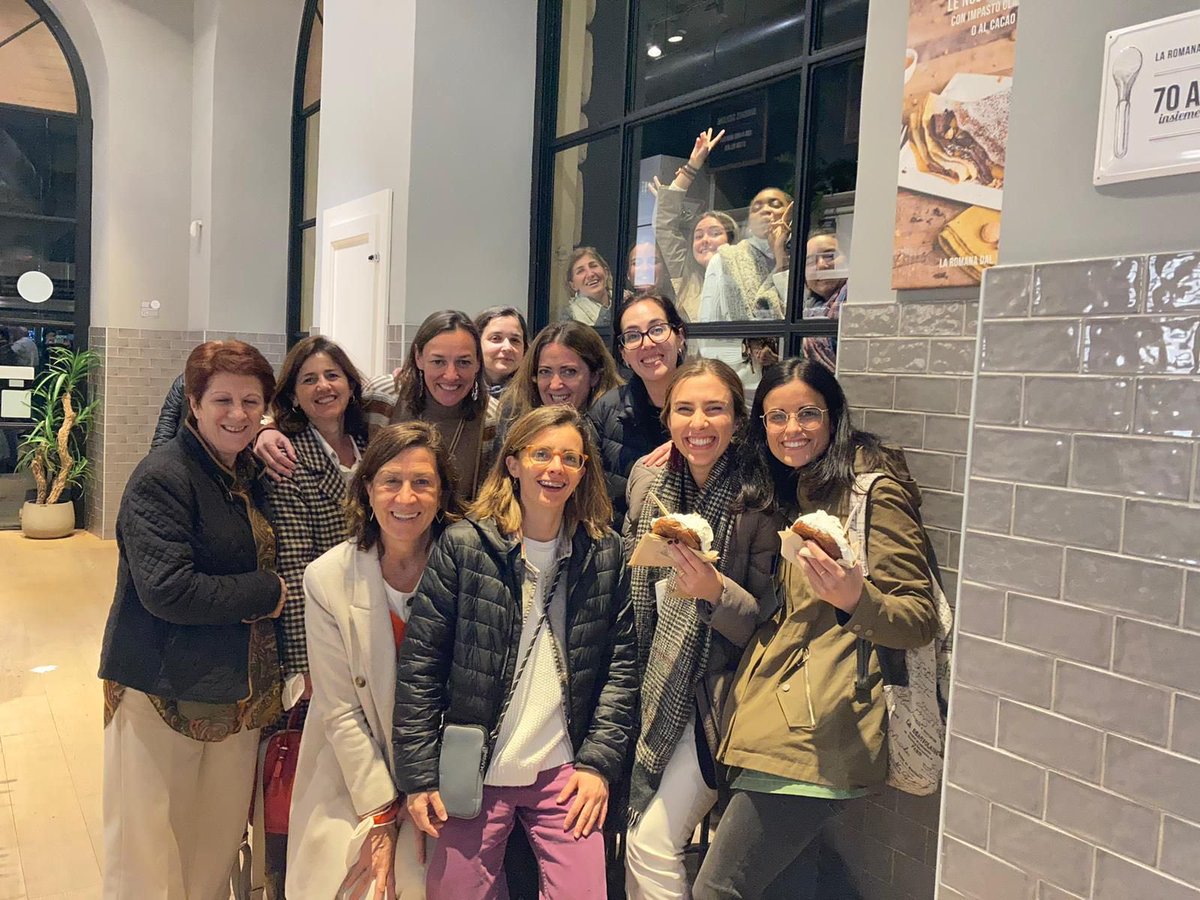 AledoUniv's tweet photo. Por fin volvemos a Roma 🇮🇹 😍

Disfrutando del #UNIV, viviendo nuevas experiencias y pasando unos días increíbles 🙌🏻

#AledoUniversitario #Roma https://t.co/VwSYt2fveu