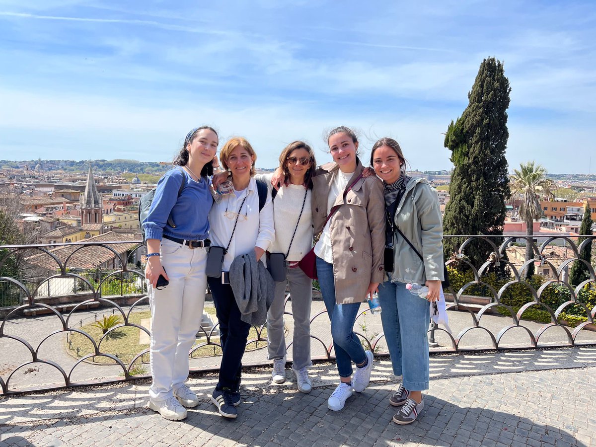 AledoUniv's tweet photo. Por fin volvemos a Roma 🇮🇹 😍

Disfrutando del #UNIV, viviendo nuevas experiencias y pasando unos días increíbles 🙌🏻

#AledoUniversitario #Roma https://t.co/VwSYt2fveu