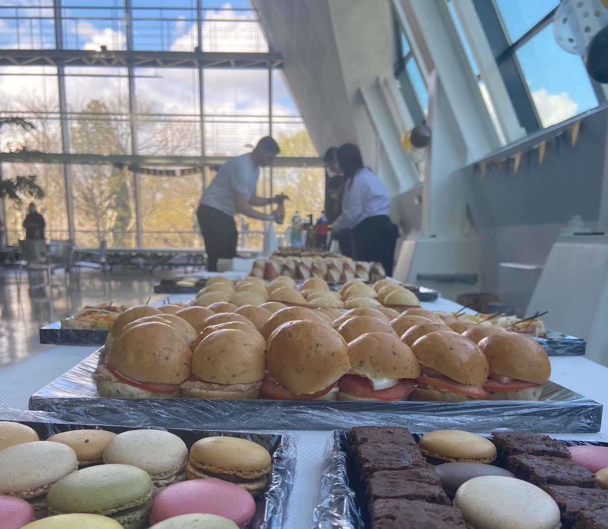 mastercaweb's tweet photo. 🎓 Samedi dernier, la promotion 2021 du Master CAWEB s'est réunie pour célébrer ensemble leur remise de diplôme.

Félicitations aux diplômés CAWEB ! 👏

Jetez un œil aux moments forts que nous avons capturés ci-dessous 👇 https://t.co/r6l40Hb2xs