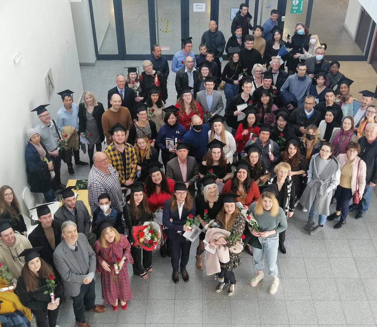 mastercaweb's tweet photo. 🎓 Samedi dernier, la promotion 2021 du Master CAWEB s'est réunie pour célébrer ensemble leur remise de diplôme.

Félicitations aux diplômés CAWEB ! 👏

Jetez un œil aux moments forts que nous avons capturés ci-dessous 👇 https://t.co/r6l40Hb2xs