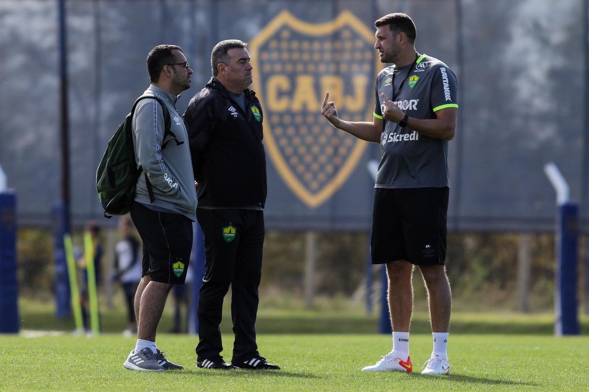 oliveira__edu's tweet photo. O futebol nos dá não só o prazer de trabalhar com o que amamos mas tb de conhecer lugares e pessoas extraordinárias.
Focando nos objetivos e aproveitando o momento!
#futebol #cuiaba #sudamericana #bocajuniors #2isports #2icoaching https://t.co/w8SucSrHuW