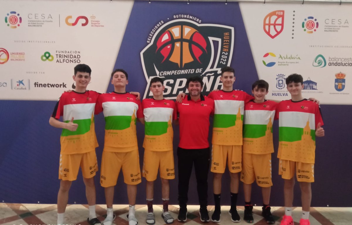 LogroBasketClub's tweet photo. Ayer cerraron los Campeonatos de España los #Blanquirrojos ⚪🔴 que han estado por Andalucía. Estamos muy contentos de poder ver a jugadores y técnicos de nuestro club defender los colores de La Rioja 🔴⚪🟢🟡 

¡Enhorabuena a todos y gran trabajo! 👏👏 https://t.co/6hCNxLOrff