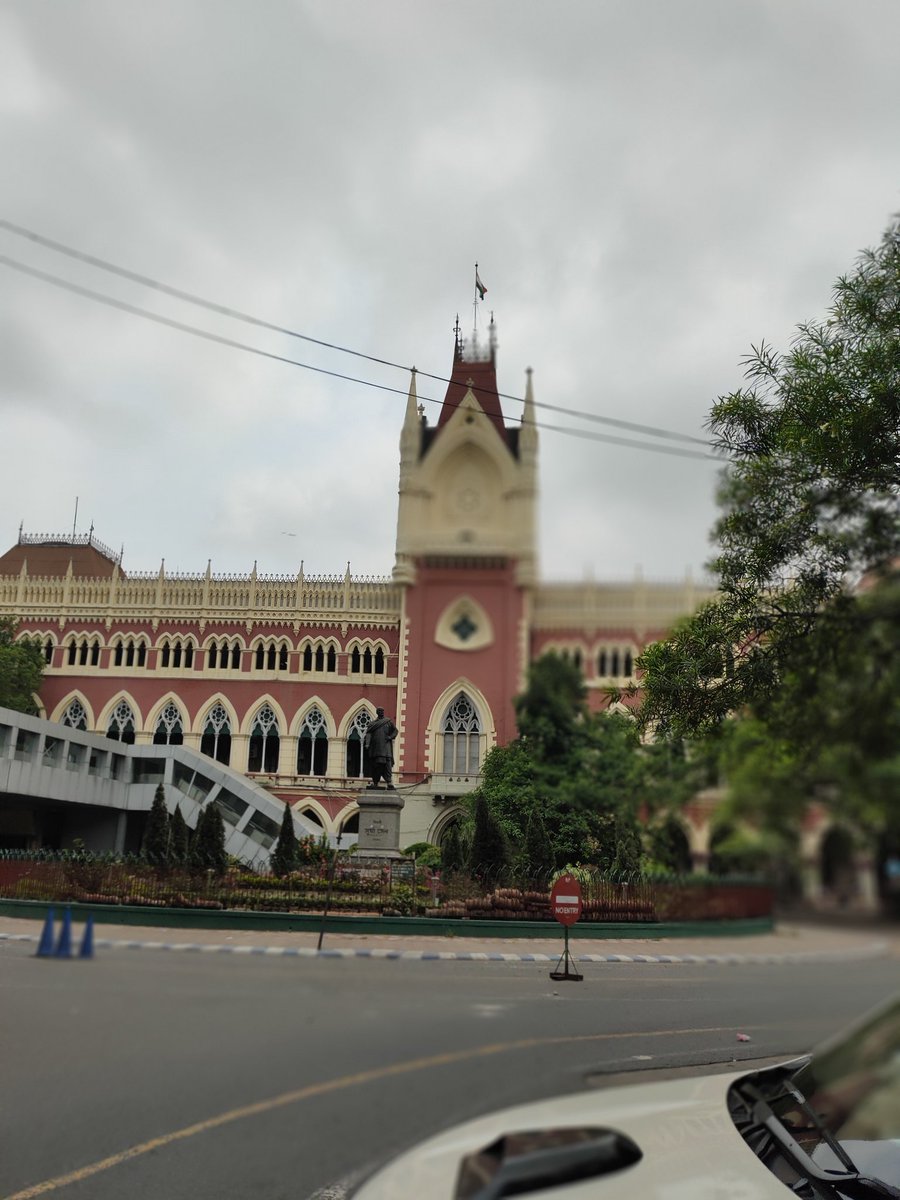 Calcutta high court এর আইনজীবীদের মধ্যে যে অন্যায়ের পক্ষে ও বিপক্ষে ( তদন্ত সাপেক্ষে) যে বিক্ষোভ আজ আমি স্বচক্ষে দেখলাম তাতে খুবই হতাশাজনক । সাধারণ মানুষ ন্যায় বিচার কোথায় পাবে?? হাজার হাজার চাকুরী প্রার্থী আজিও চোখের জলে বুক ভাসাছেন.
<a href="/highcourtparody/">Calcutta High Court</a>