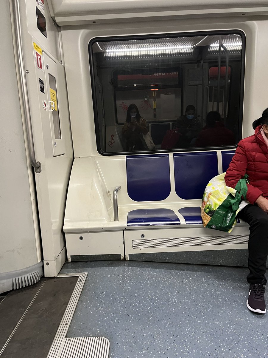 quin és el vostre seient preferit al metro i perquè és aquest ?