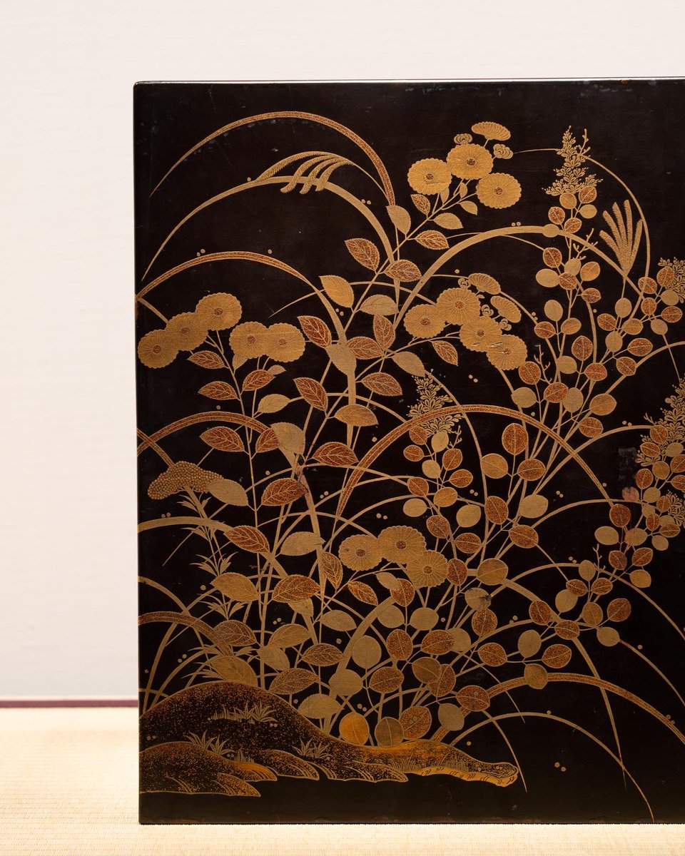 大蒔絵展 重要文化財「秋草蒔絵歌書簞笥 」】 豊臣秀吉と正室・高台院