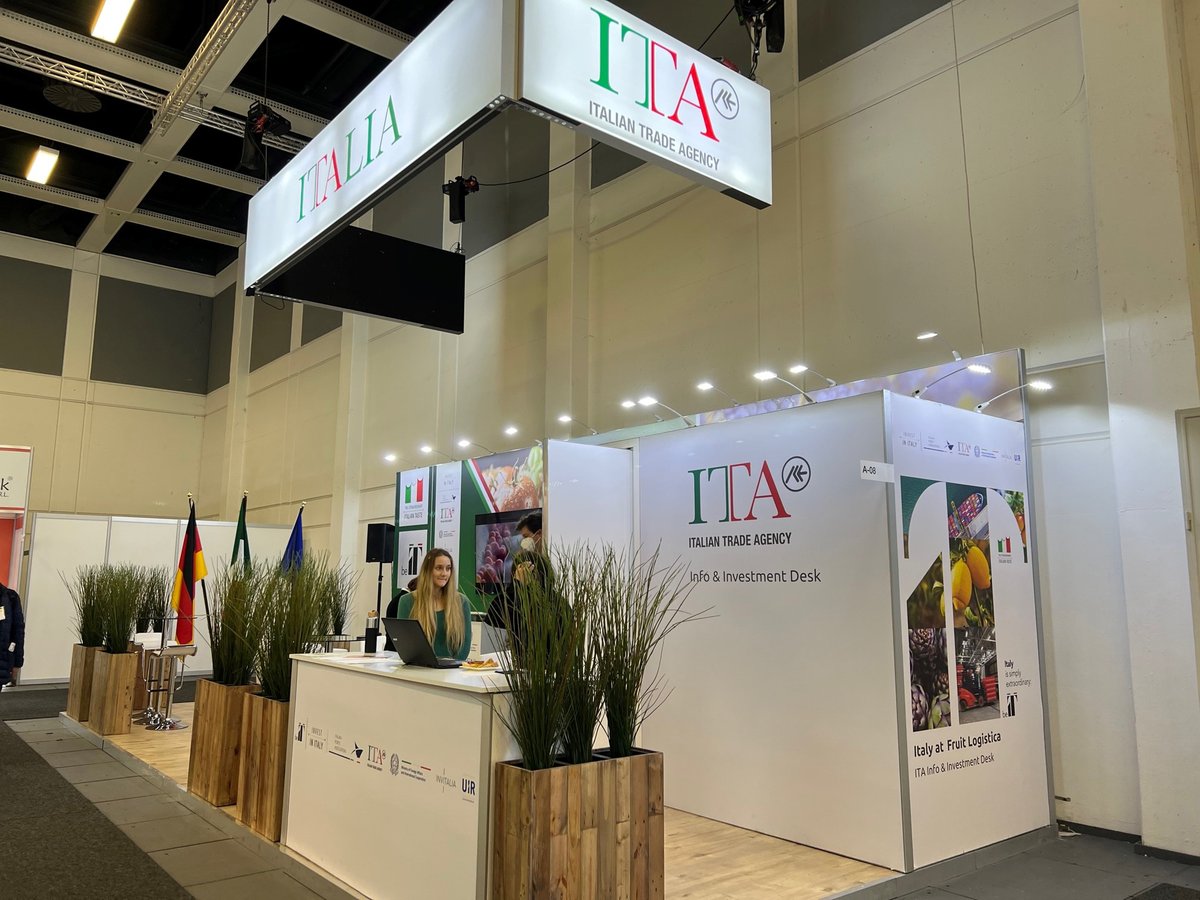 PortodiTaranto's tweet photo. News del 13.04.2022 - L'AdSP del Mar Ionio ha partecipato alla fiera @Fruit_Logistica (🇩🇪Berlino 5-7 aprile 2022).
Dopo 2 anni di stop la manifestazione,giunta alla sua 29 edizione, è tornata con lo slogan #meetonsiteagain.
🗞 Leggi qui la News completa 👉 https://t.co/bxsoqc4cM1 https://t.co/tlxBOqgopP