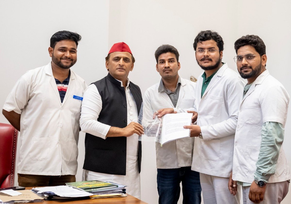 ➡सपा अध्यक्ष अखिलेश यादव से मिले मेडिकल के छात्र

➡बैचलर ऑफ वेटरनरी साइंस एंड एनिमल हस्बैंड्री के छात्र

➡सरकारी गोशालाओं में गायों के लिए छात्रों की सेवा लेने की मांग।

#Lucknow