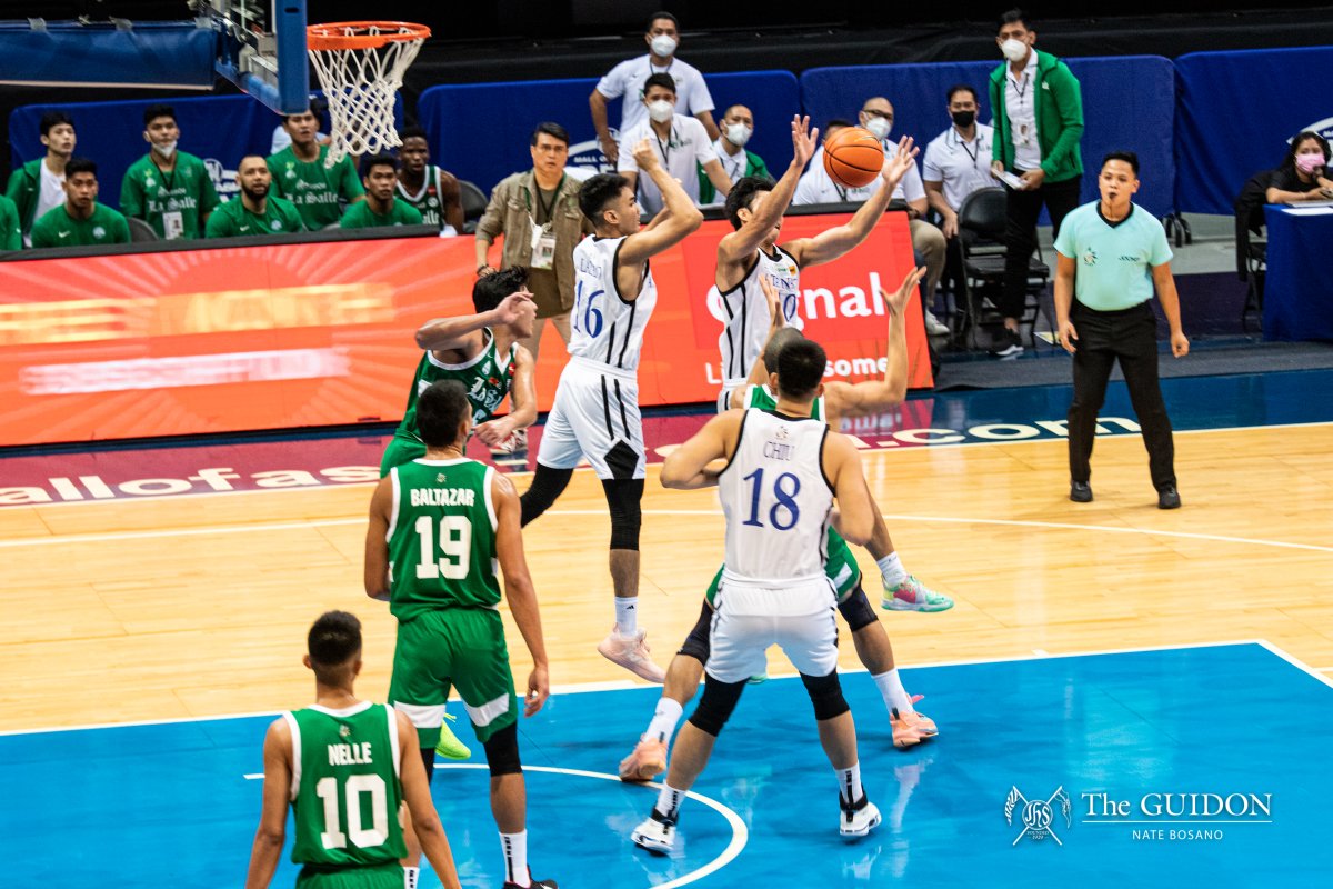 TheGUIDONSports's tweet image. ICYMI: With the cheers of the Blue Babble Battalion filling the MOA arena for the first time in two years, the Ateneo Blue Eagles open UAAP's second round with a 75-68 win against the DLSU Green Archers.
tgdn.co/3OaEGVE