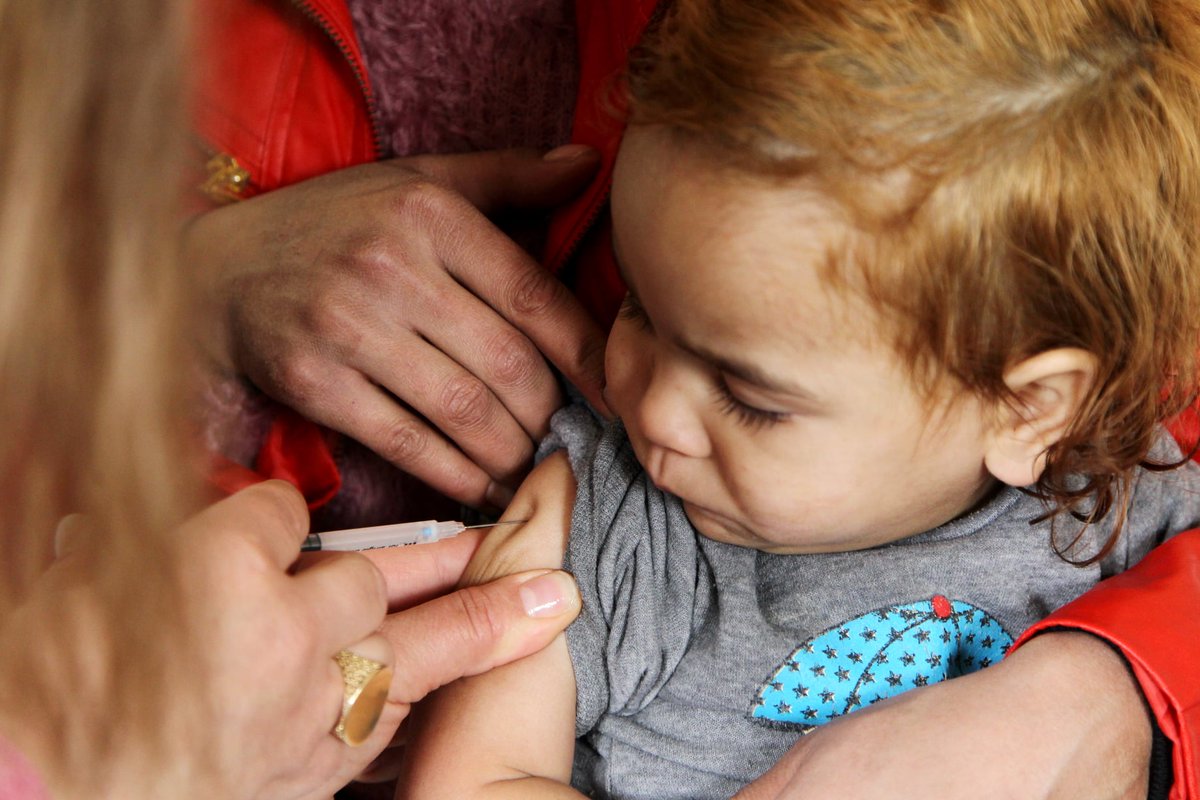 UNICEFKosovo's tweet photo. 130 primary healthcare professionals from 16 municipalities were trained on Interpersonal Communication for Immunization. ��
These trainings help the volunteers communicate with families for addressing vaccine misconceptions and increasing vaccine uptake. #EUNear / @EUKosovo https://t.co/uqdG3YYob2