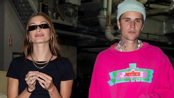 biebersmaniabr's tweet photo. Uma conta no Tik Tok postou um vídeo fazendo previsões de relacionamentos de celebridades e disse que a gente iria descobrir problemas no casamento do Justin e Hailey Bieber e a Hailey respondeu com “Rindo muitooooooooo”. 😂😘 https://t.co/42YtuHvmsM