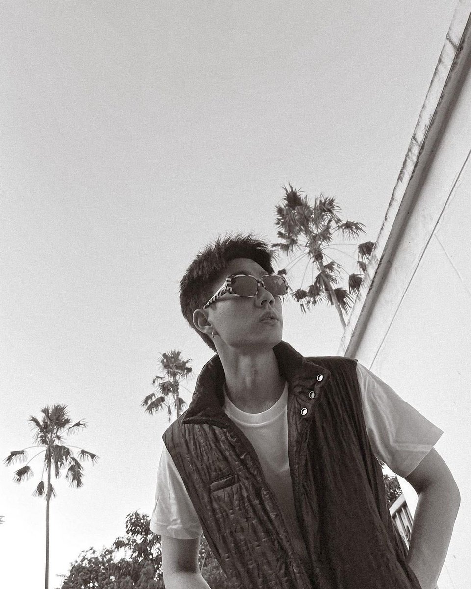 babiisid's tweet photo. [INSTAGRAM FEED'S UPDATE]
130422
tumcial @off_tumcial

🌴🌴🌴

-Y
#ออฟจุมพล 
#OffJumpol
#FerragamoSS22 https://t.co/2C4srReQsh