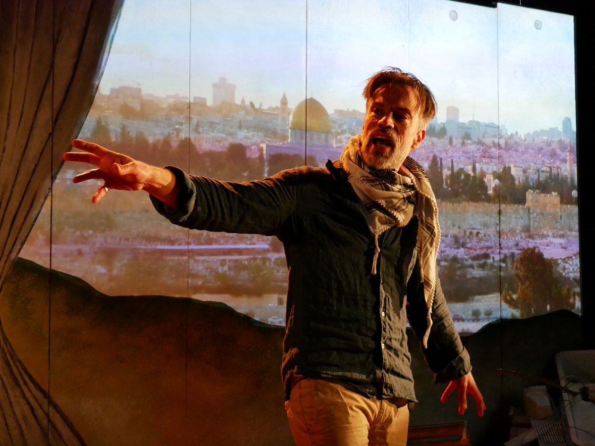 #THEATRE #REVIEW Walking to Jerusalem <a href="/walkjerusalem/">Walking To Jerusalem play</a> <a href="/AmnestyUK/">Amnesty UK</a> 'part Phileas Fogg travelogue and part impassioned plea for political and social reparation' ⭐️⭐️⭐️½ thereviewshub.com/walking-to-jer… #London