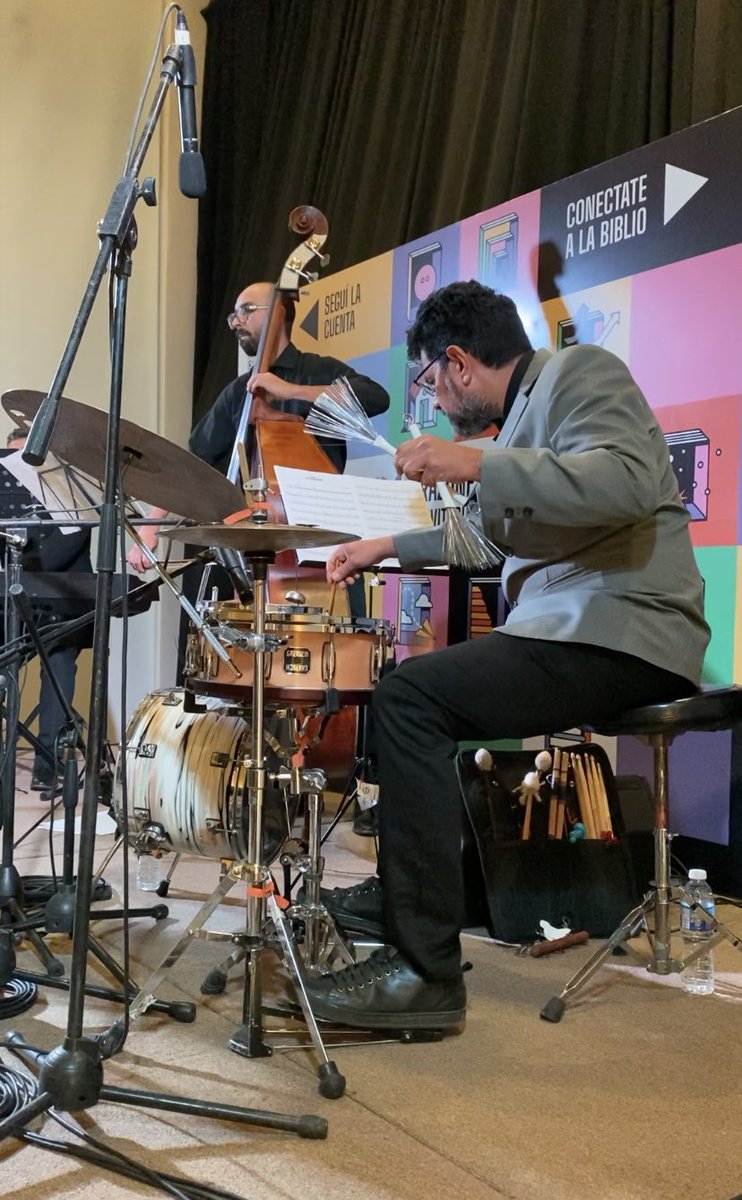 Cultura_Mza's tweet photo. 🎻Así se vivía el tercer día del ciclo Música Clásica por los Caminos del Vino en la  Biblioteca Pública Gral. San Martín.  Los artistas de Cámara Club nos deleitan con una brillante puesta.🎶 
.
#Mendoza 
#CapitalMundialdelVino 
#CulturaMZA https://t.co/q03TS0YYYQ