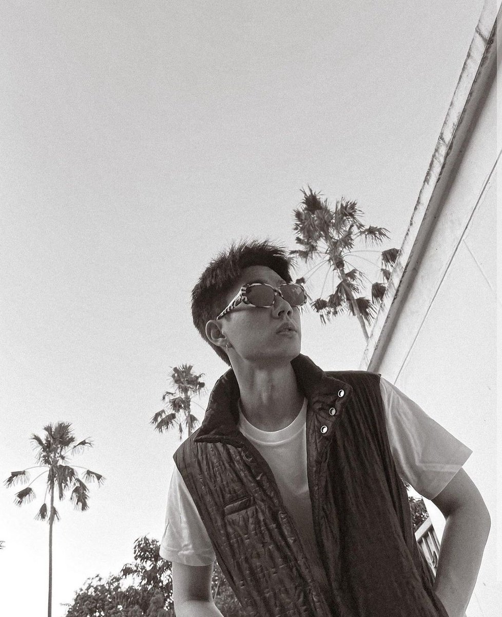AtcharaJakkaew's tweet photo. เท่คับ😎
#FerragamoSS22 #ออฟจุมพล https://t.co/OjYEgvn8gY