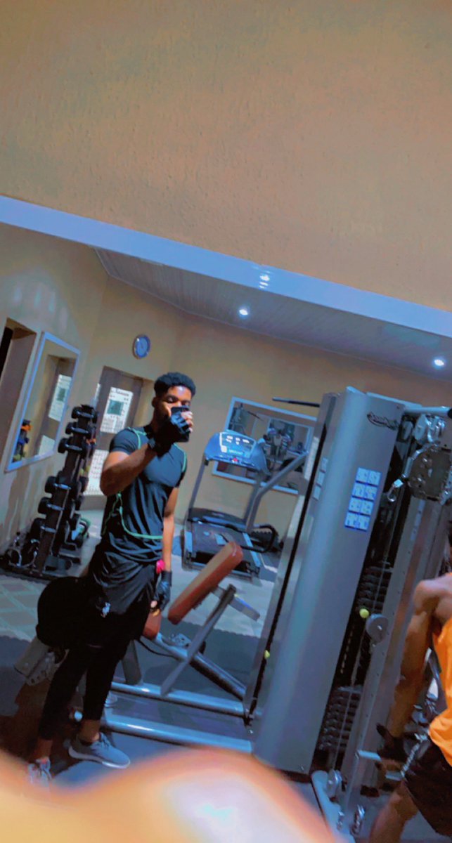 Braham__G's tweet photo. 🏋🏻‍♀️💪🏼🔥 https://t.co/9fdsOn98af