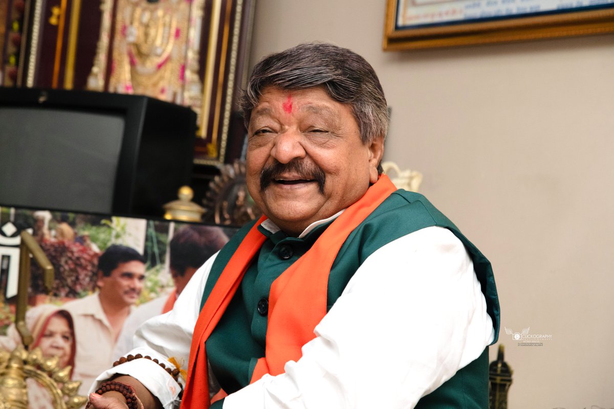 Somya_rana's tweet photo. “Candid Moments” ft. Mr. @KailashOnline  ji (National General Secretary of #BJP) Through my lens. 😊📸
-
#srclickography
-
-
-
-
-
-
#bjp #namo #nationwithnamo #instagram #indianpolitics #kailashvijayvargiya #bjpfan #politics #india #viral #viralpost #NationFirst https://t.co/EKbco1hKmS