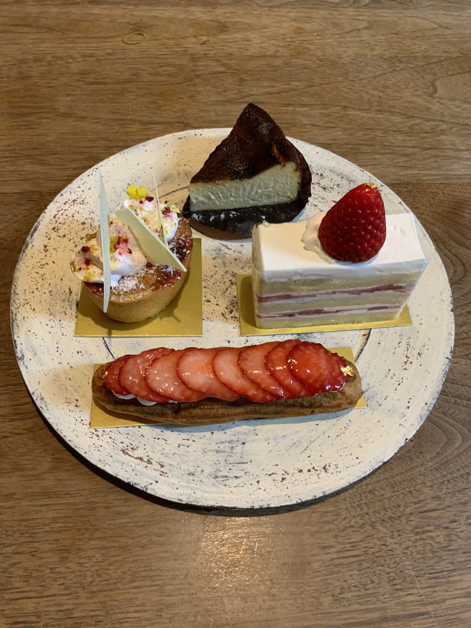 Gijyou 1日遅れの妻への誕生日 は 本山のボニュのaセットとcセット 毎週月曜日の時から予約という極めてハードルの高いケーキ屋さんですが それだけの価値はあります やる気がある方はどうぞ T Co Dxawhe7a5l T Co T2zbbofhil