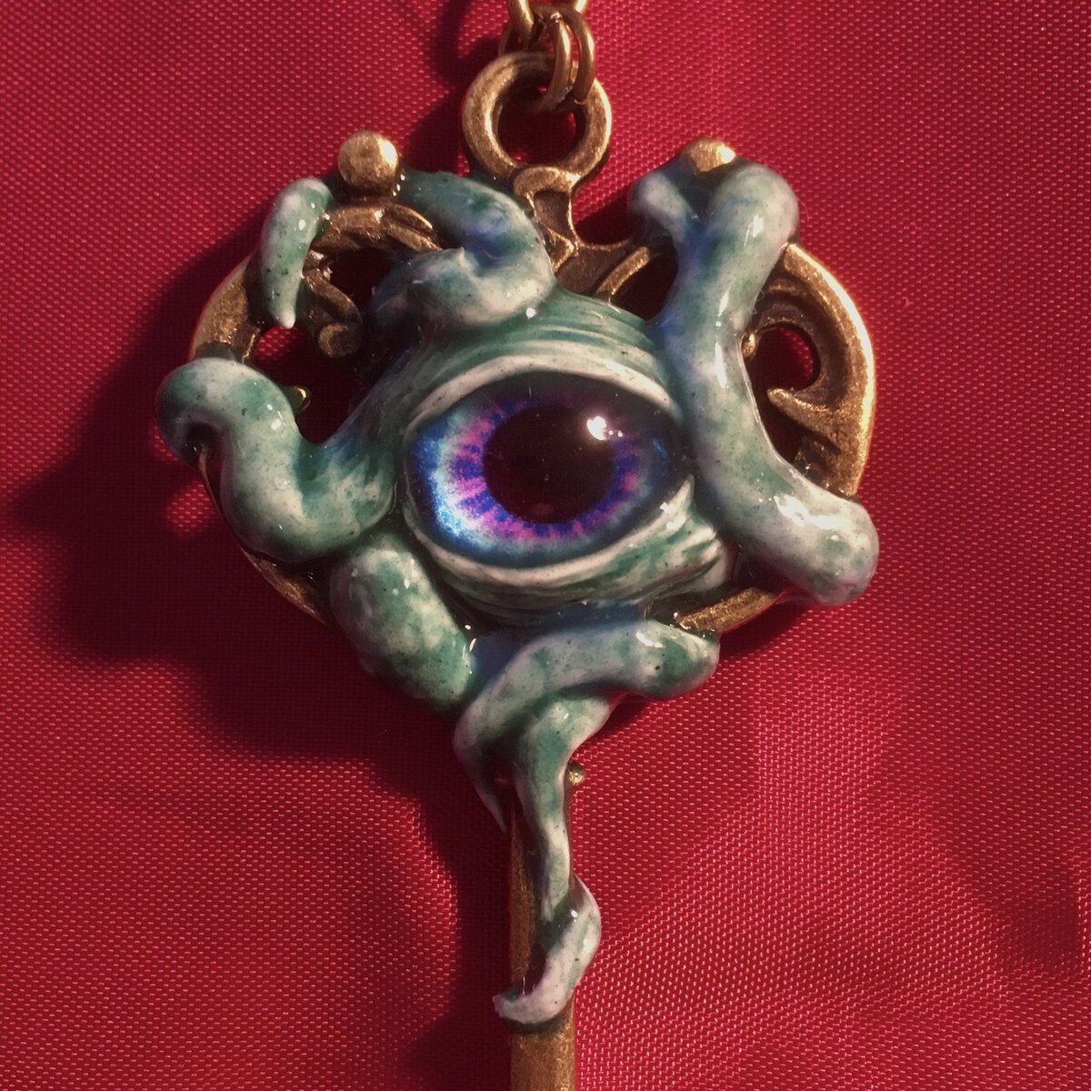 Chihokomoriya's tweet photo. My new work, bag charm of Cyaegha is now on sale at the handmade marketplace #minne. The price is 1000 yen. https://t.co/RBHsYipcSy #handmade #diy #craft #accessories #bagcharm #cthulhu #cthulhumyth #hplovecraft #Cyaegha https://t.co/PByHtxt06I