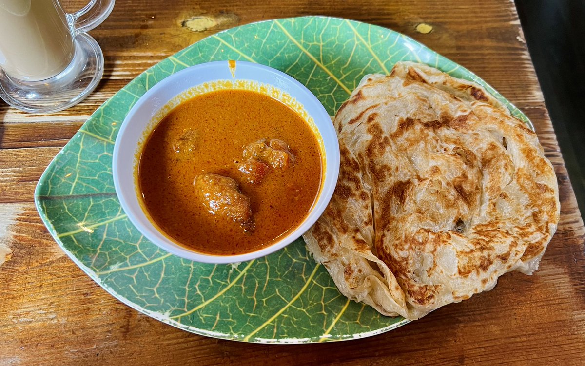 CatsPoliticsETC's tweet photo. Amazing Fish Canai and Spinach & Cheese Murtabak at the one and only Roti King #Malaysian #Singaporean #foodlover #lunch #eatlondon #foodphotography #foodie #rotiking https://t.co/MIHGTTxVCq