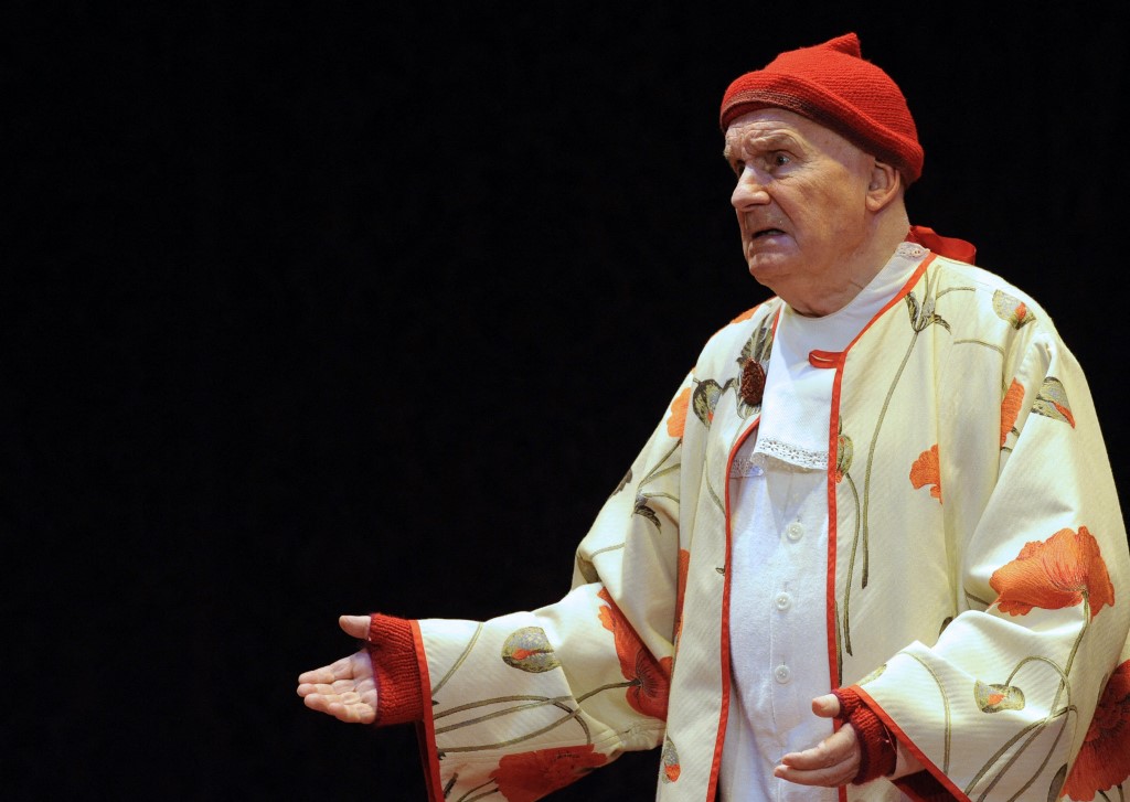 Michel Bouquet est mort ce mercredi à l’âge de 96 ans. En 2001, le comédien et son ami l'acteur Charles Berling échangeaient longuement sur leur métier. 5️⃣ entretiens exceptionnels.🧶1/6
🎧 franceculture.fr/dossiers/miche…