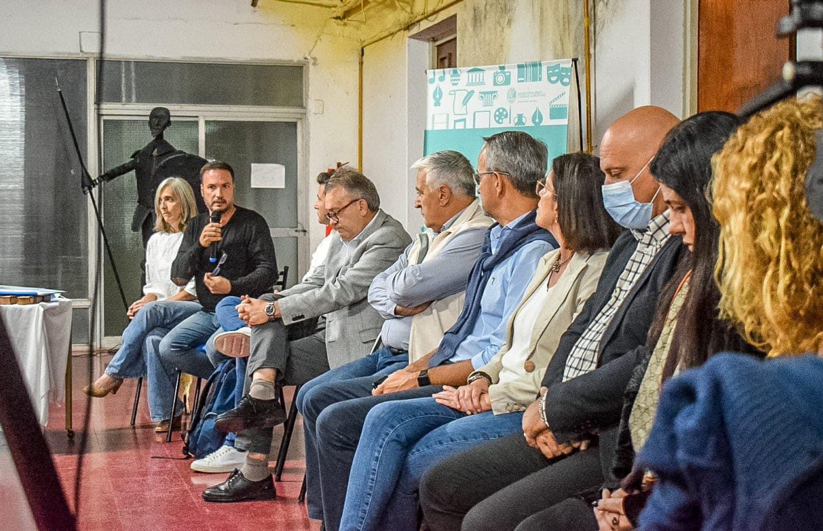 lisandroenrico's tweet photo. ➡️ Participamos de una reunión en la Municipalidad de #Rufino para seguir #gestionando y #solicitando la realización de un proyecto de #gasoducto regional que llegue hasta esta ciudad. 💪 https://t.co/cAmvNife3i