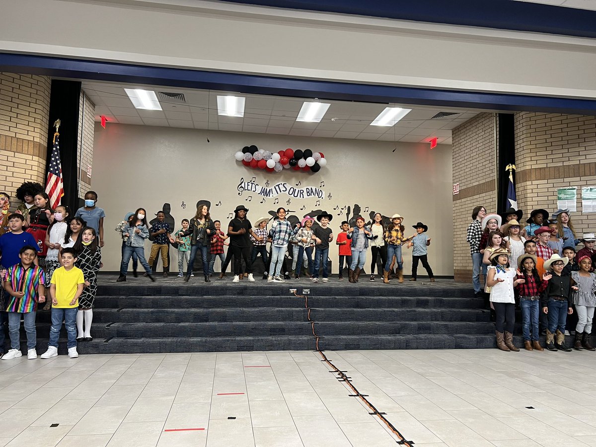 amelancon1's tweet photo. Our 3rd graders @CopelandCFISD performed before a packed house last night, and they were great! Thanks to Claudia Vigil for another great show. 💙 https://t.co/cWkU5qmSor