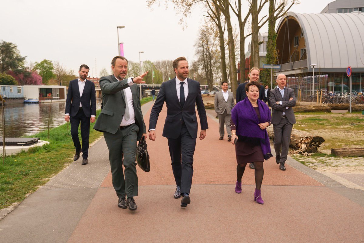 Utrecht neemt de komende jaren 10% van de nationale bouwopgave op zich. Vandaag heeft <a href="/hugodejonge/">Hugo de Jonge</a> gezien wat de mogelijkheden zijn. Voor het bouwen van deze huizen is een nieuwe tramlijn - de Merwedelijn - cruciaal. Rijk en regio trekken hier graag samen in op!