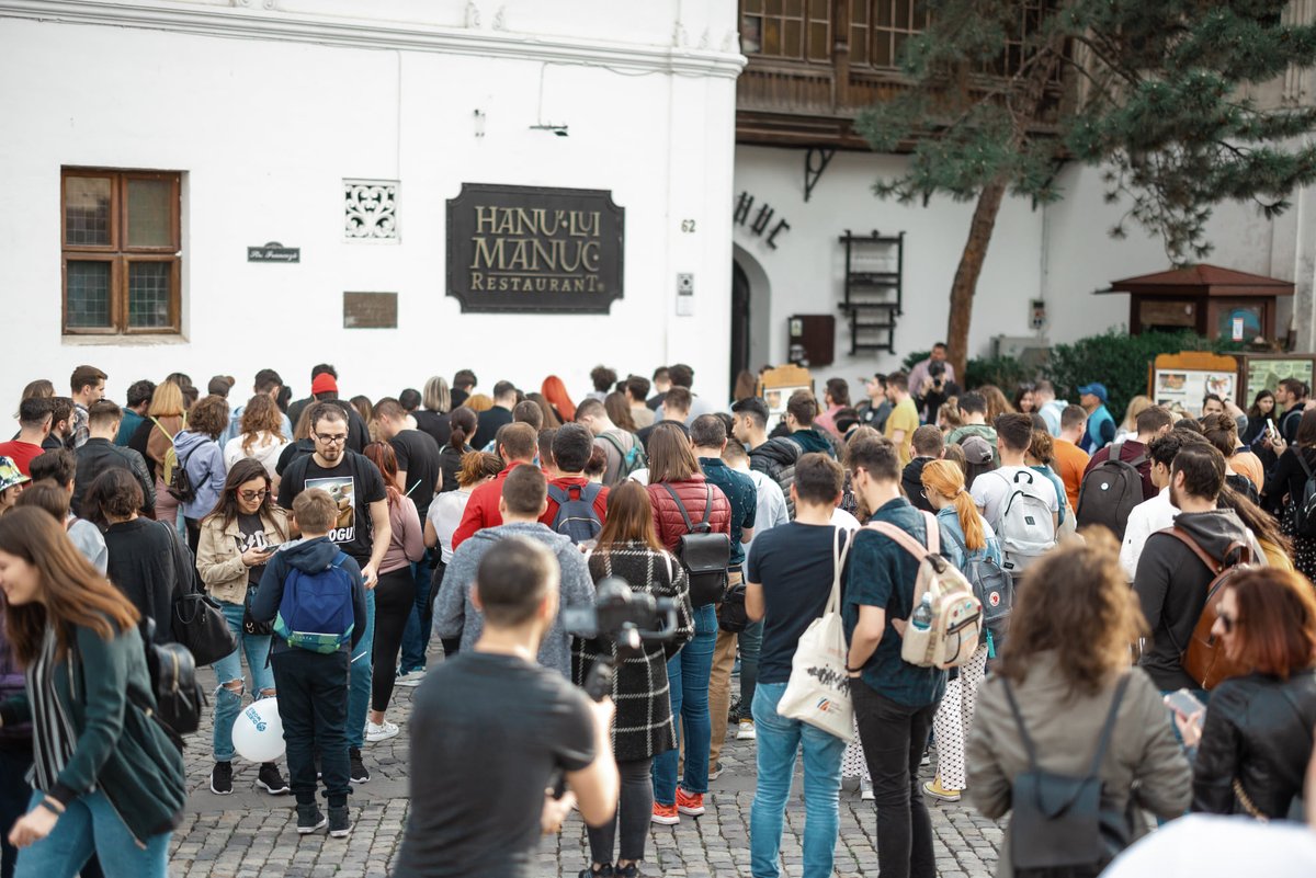 AlexGovoreanu's tweet photo. 600+ players in the Real World, exploring the streets of Bucharest, RO for the launch of the @hbomax game. 

Welcome to @QuestoWorld https://t.co/pUqY0aqEXD