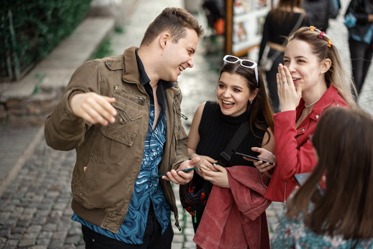 AlexGovoreanu's tweet photo. 600+ players in the Real World, exploring the streets of Bucharest, RO for the launch of the @hbomax game. 

Welcome to @QuestoWorld https://t.co/pUqY0aqEXD