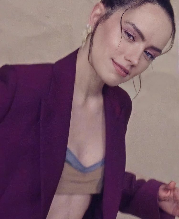 sithlor71728940's tweet photo. Daisy Ridley is the way to my heart ❤️ #daisyridley #thewaytomyheart https://t.co/CYksoUpGiI