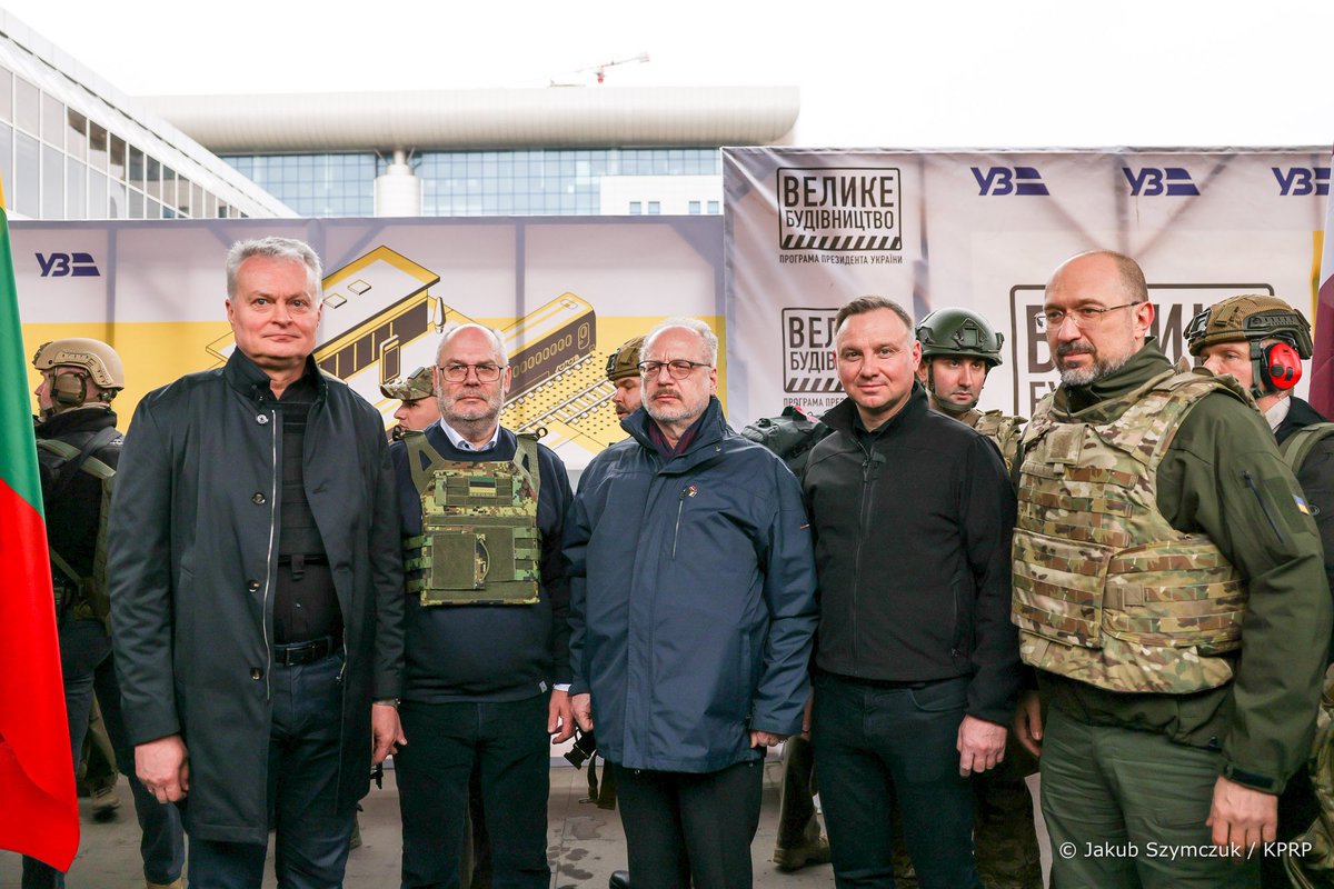 mrsorokaa's tweet photo. Presidents of Ukraine’s closest allies 🇱🇻,🇱🇹,🇪🇪&amp;🇵🇱 arrived in Kyiv to meet with President Volodymyr Zelensky.

All four have been instrumental in making sure Ukraine’s voice is heard worldwide.

Thank you, friends! https://t.co/bUZ0pXxPtD
