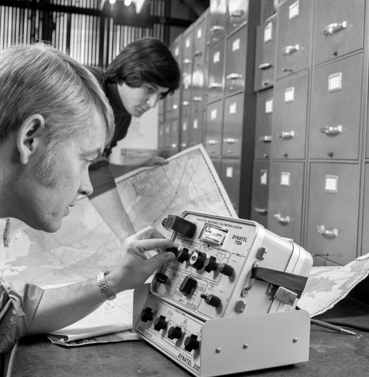 thomashawk's tweet photo. From a batch of negatives I acquired by an unknown Bay Area commercial photographer from the 1970s. Could that be Steve Jobs in the background from around 1976? #vernacularphotography #foundphoto #foundnegative https://t.co/24v2RNkO0C