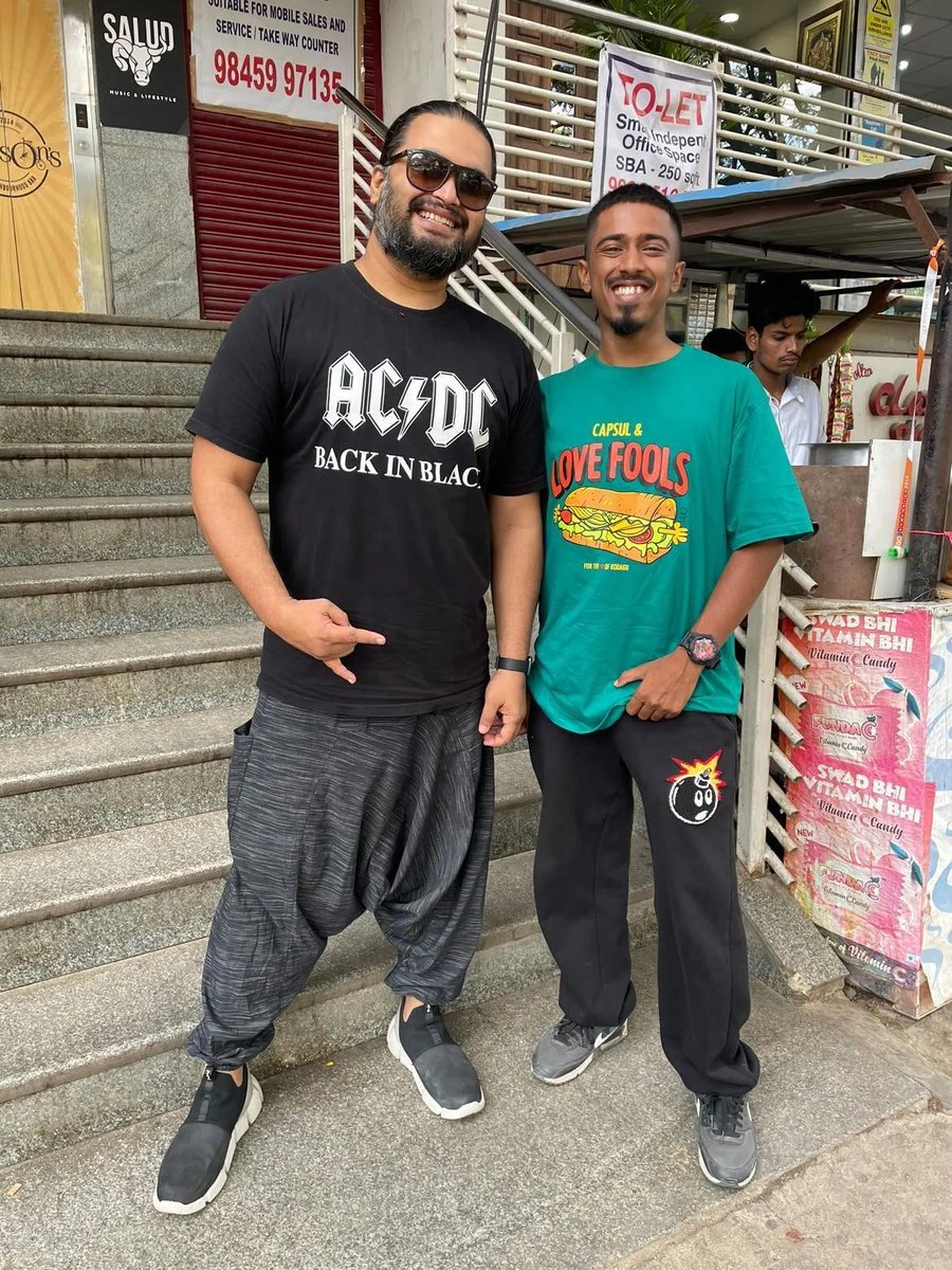 PrasadPBhat's tweet photo. Finally met my graffiti partner in crime. Soon we will be painting the towns red! Go give this young talented lad a follow! @rabahleft
PS: Ignore my fancy pants 🚀🚀 https://t.co/08NnqRGmSp