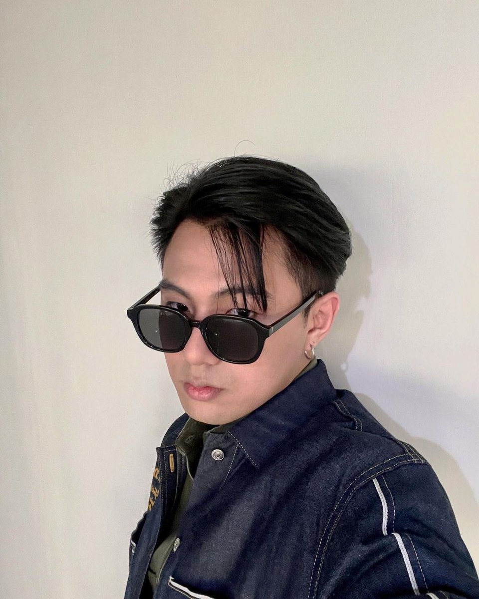 AKItwts's tweet photo. He's judging me https://t.co/0T5Y1iyZ30