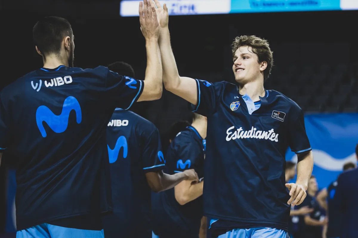 MNKBaloncesto's tweet photo. 🥇Diego Alderete se proclama máximo reboteador de la LEB Plata con 10,1 rebotes por partido! https://t.co/ocLzWXTcYa
