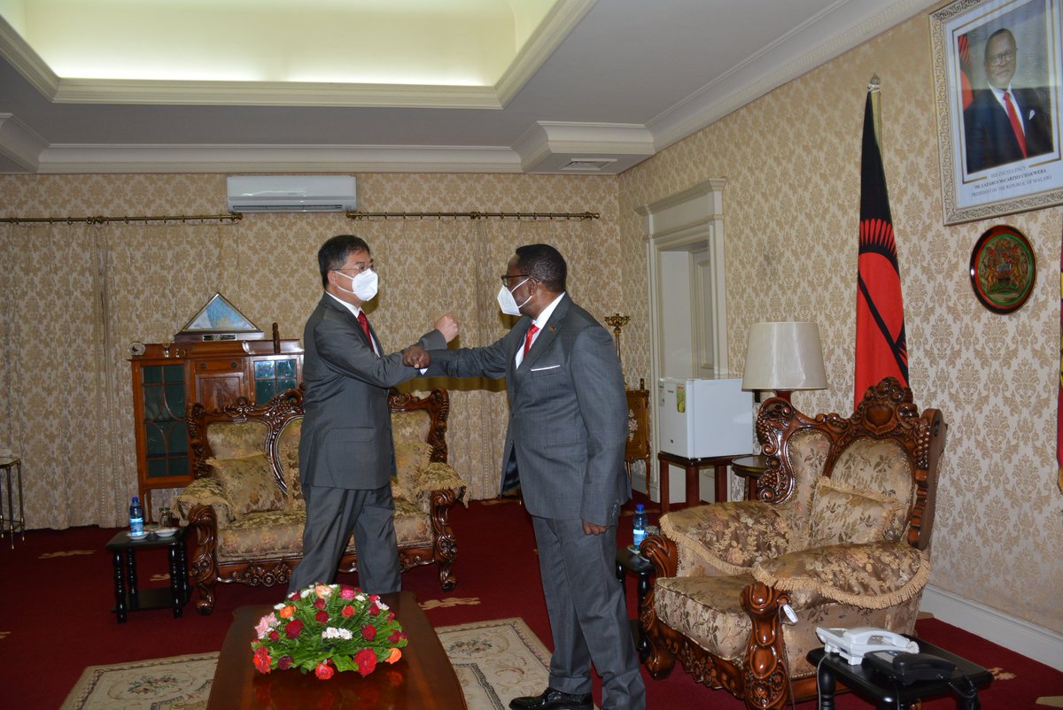 Today I bid farewell to HE Dr.#LazarusChakwera, President of the Republic of Malawi. China and Malawi will work together for the best of our peoples. 
Long live China-Malawi friendship！